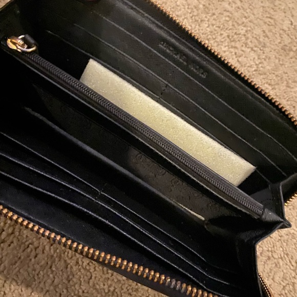 8 slot card holder Michael kors designer wallet - Picture 2 of 2